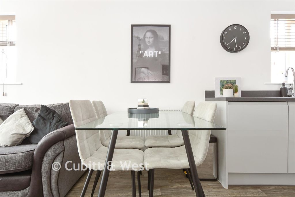 Property photo 3 of 11 Internal Lifestyle Photograph