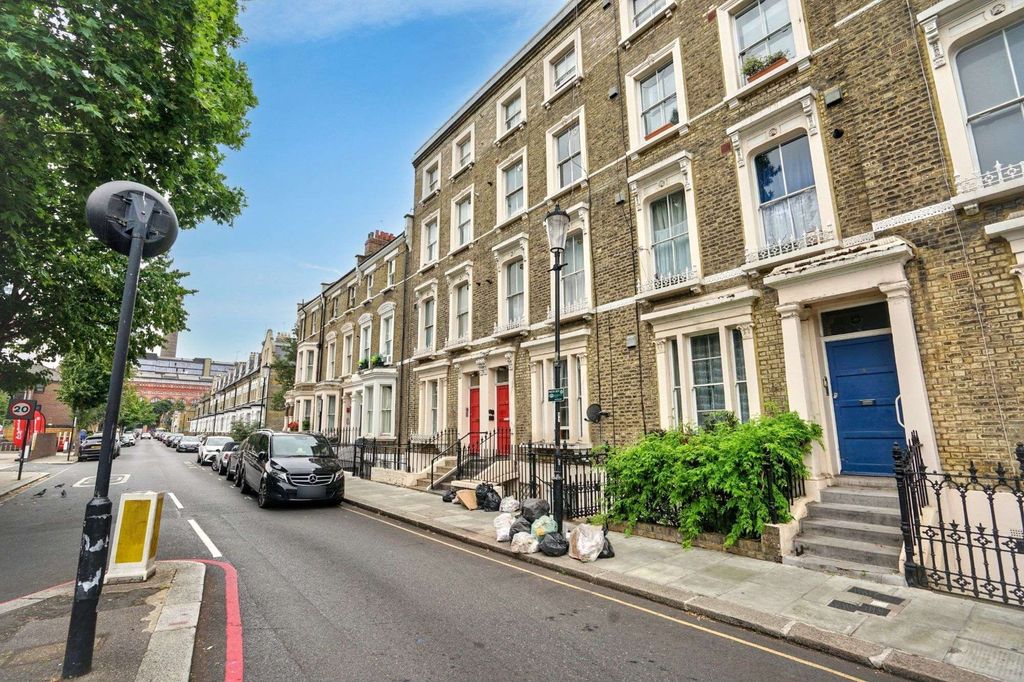 Property photo 2 of 10 9D Tadema Road, London, Sw10 0Nu