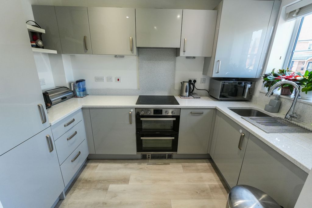 Property photo 3 of 20 Kitchen