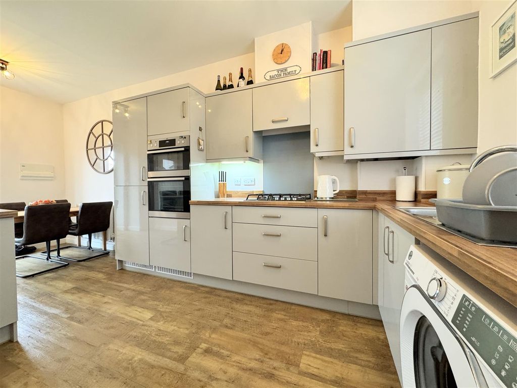 Property photo 3 of 26 Kitchen Diner