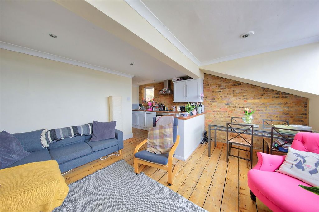 Property photo 2 of 8 18B_Brodrick_Road_Rec-Kit-Din.Jpg