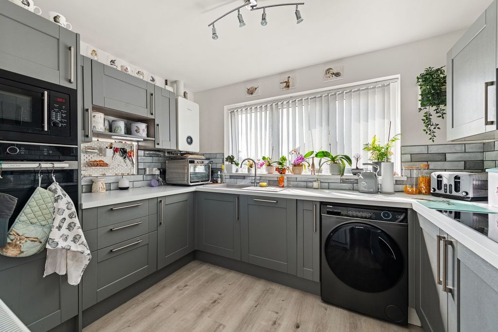 Property photo 3 of 20