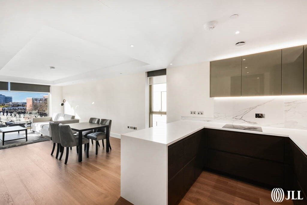 Property photo 2 of 27 Sherrin House