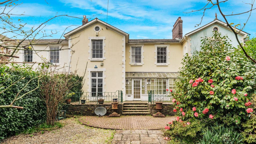 Property photo 2 of 17