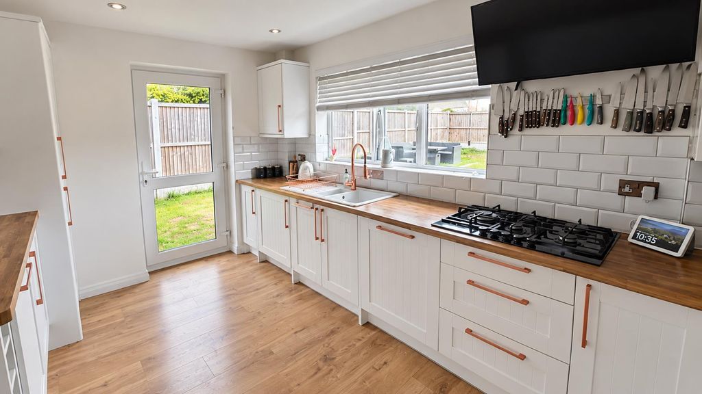 Property photo 3 of 15 Kitchen