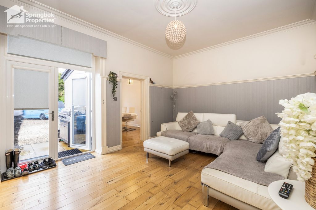 Property photo 3 of 19 Image 2