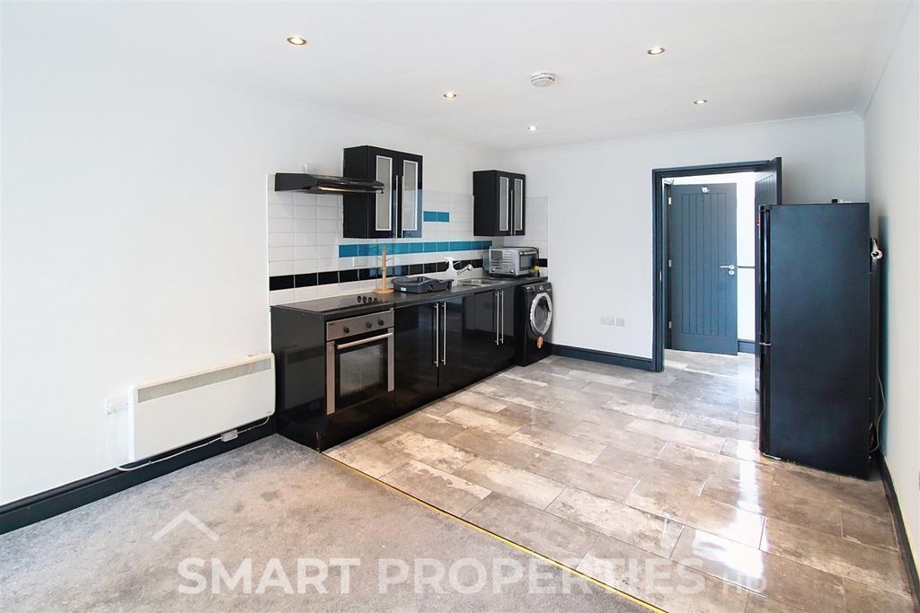 Property photo 2 of 9 15A-Westgate_00010.Jpeg