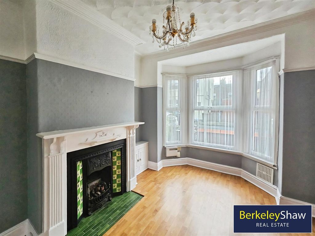 Property photo 2 of 10 Living Room