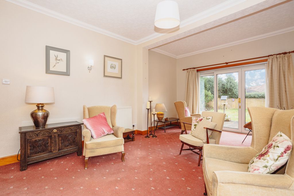 Property photo 2 of 30 Lounge