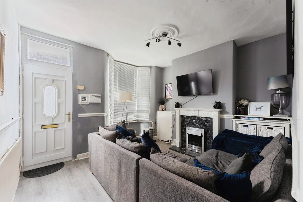 Property photo 3 of 11