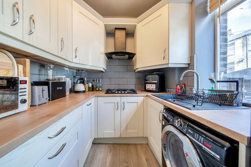 Property photo 3 of 12 1453932-17-69Fb0F63519B1