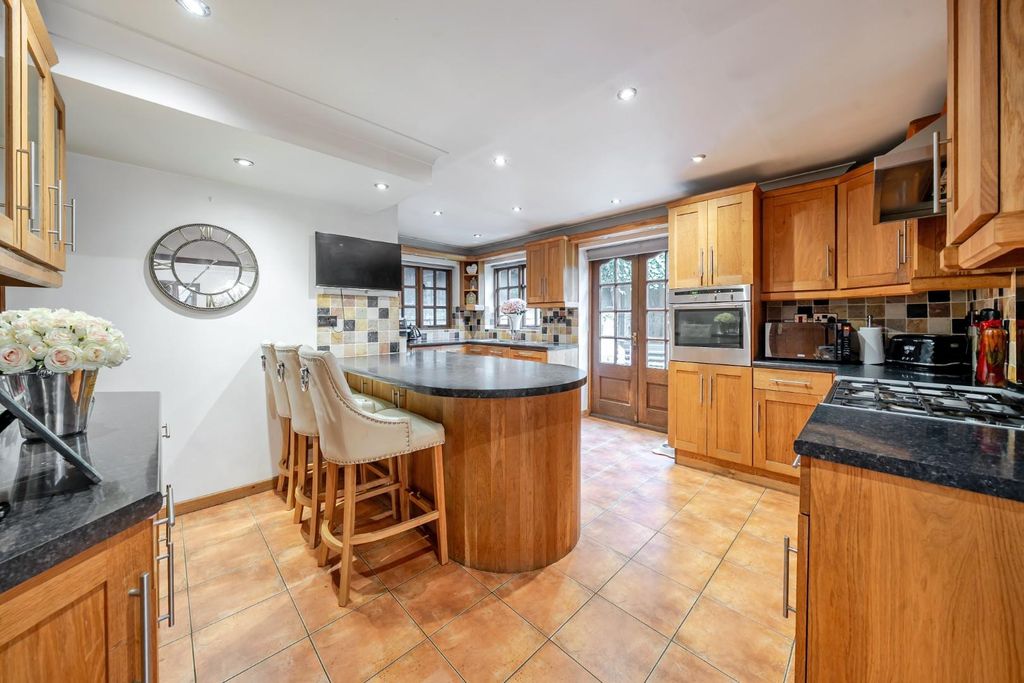 Property photo 3 of 35 1353684-24-68d3c9E8B64Fa.Jpg