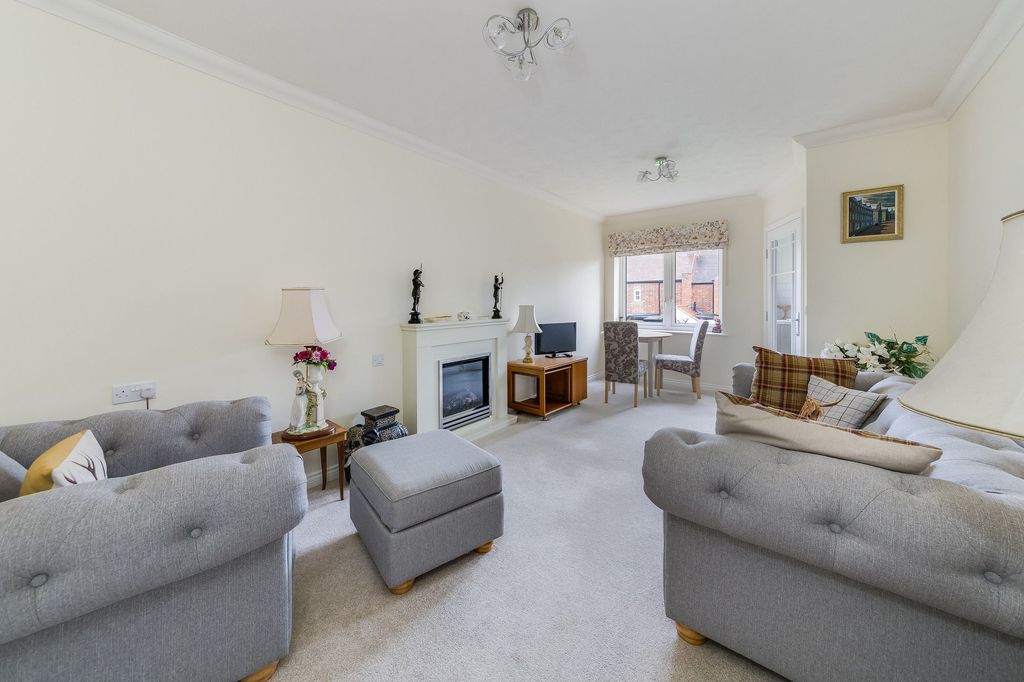 Property photo 2 of 18