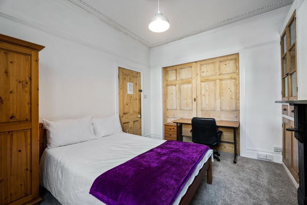 Property photo 1 of 8 0009