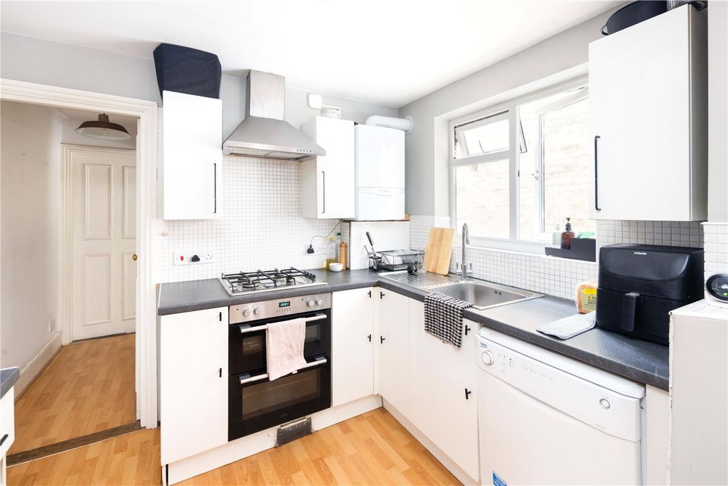 Property photo 3 of 21 Kitchen