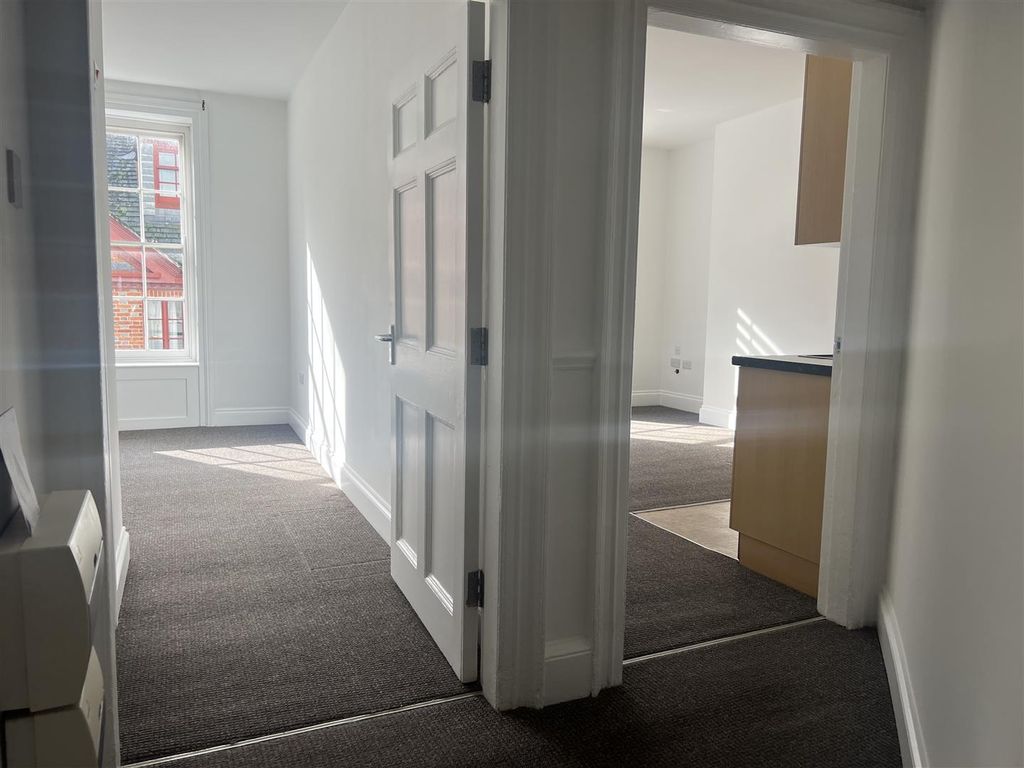 Property photo 2 of 12 Hallway