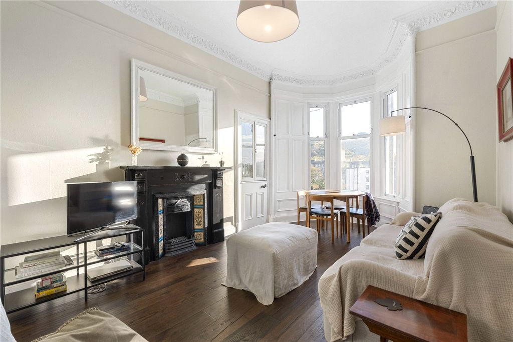 Property photo 1 of 17 Living Room