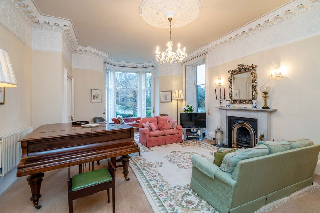 Property photo 2 of 41