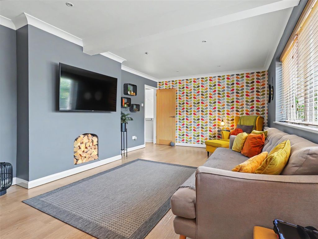 Property photo 3 of 21 Sitting Room