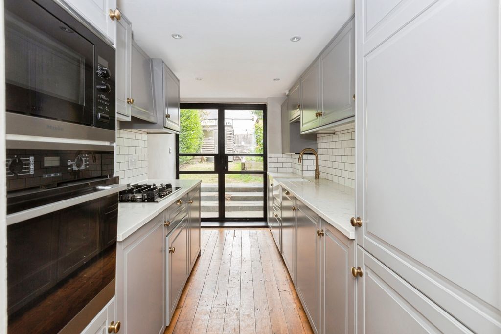 Property photo 1 of 19 Kitchen