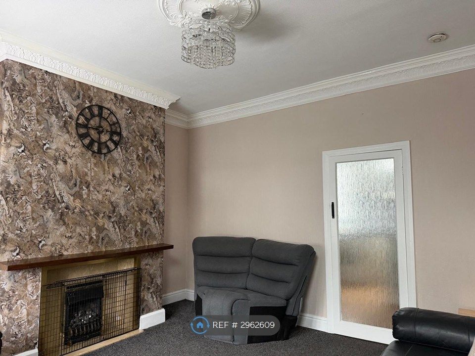 Property photo 3 of 18 Living Room