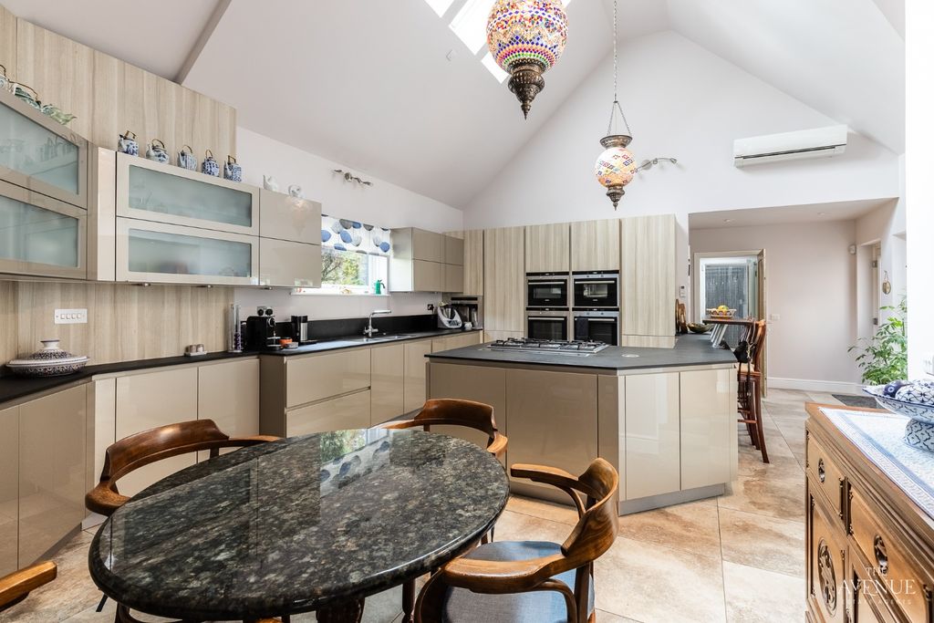 Property photo 3 of 38 4414256