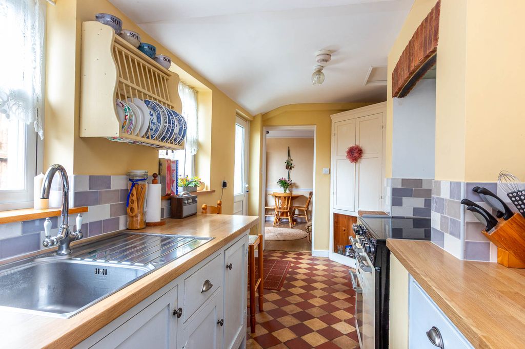 Property photo 3 of 14 Kitchen