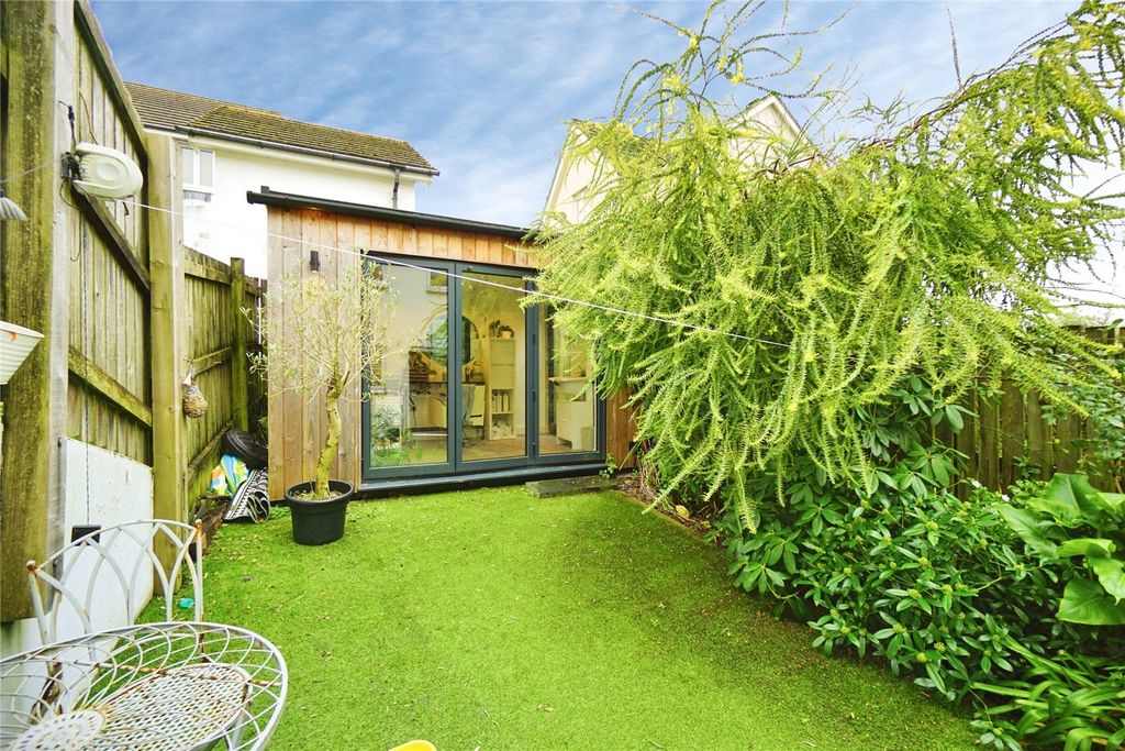 Property photo 3 of 11 Garden