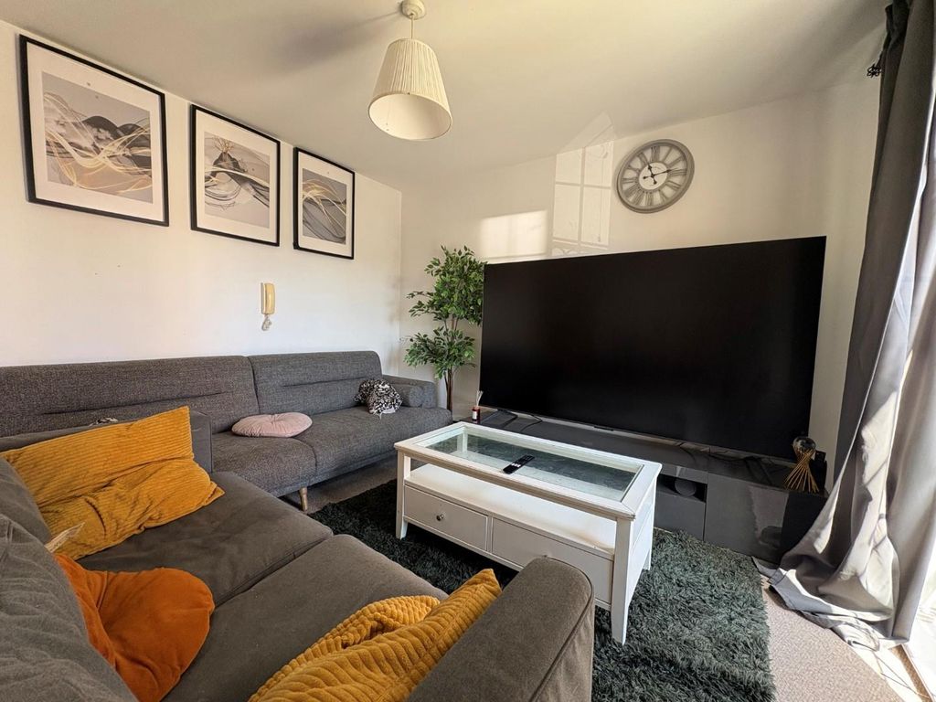 Property photo 3 of 10 Living Room 2.Jpg