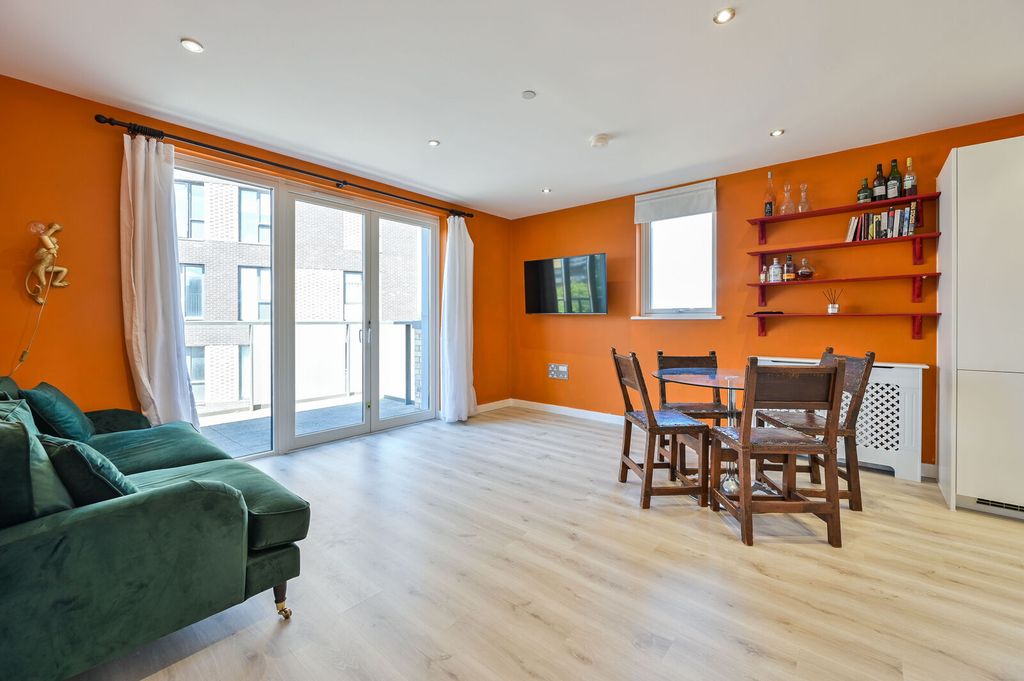 Property photo 1 of 11