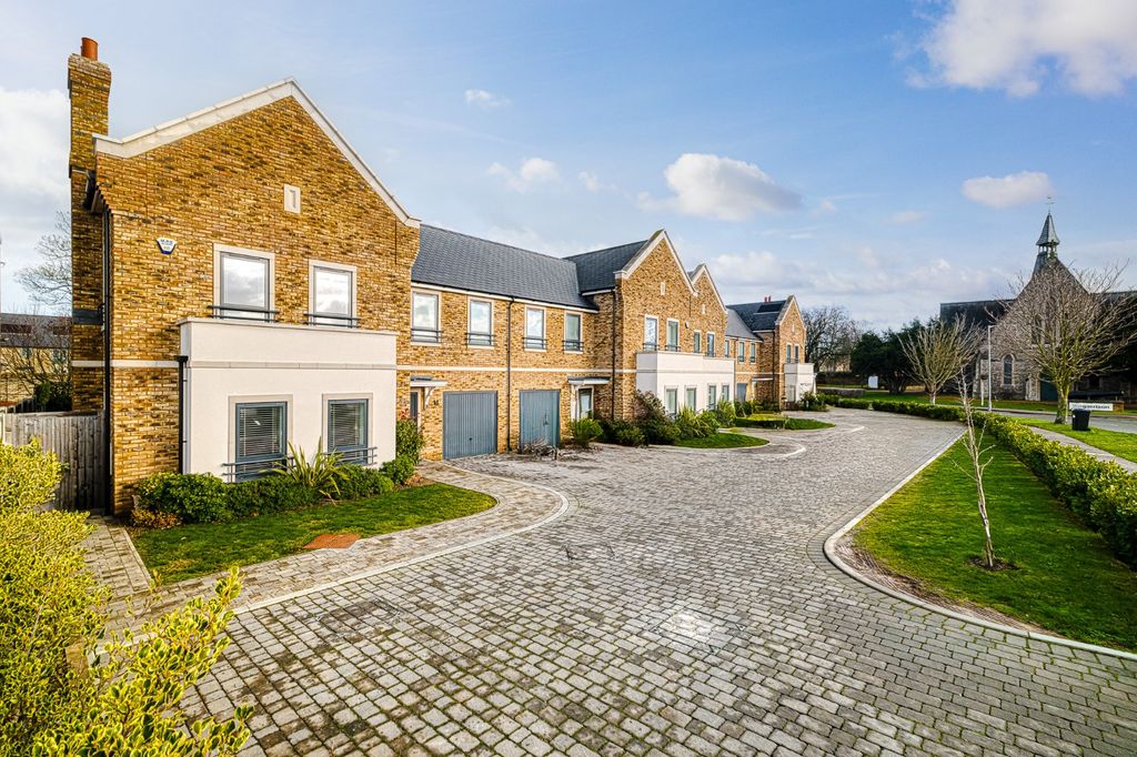 Property photo 1 of 37 Picture No. 24