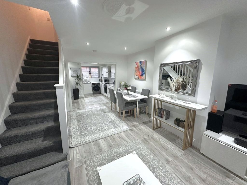 Property photo 1 of 11 Lounge