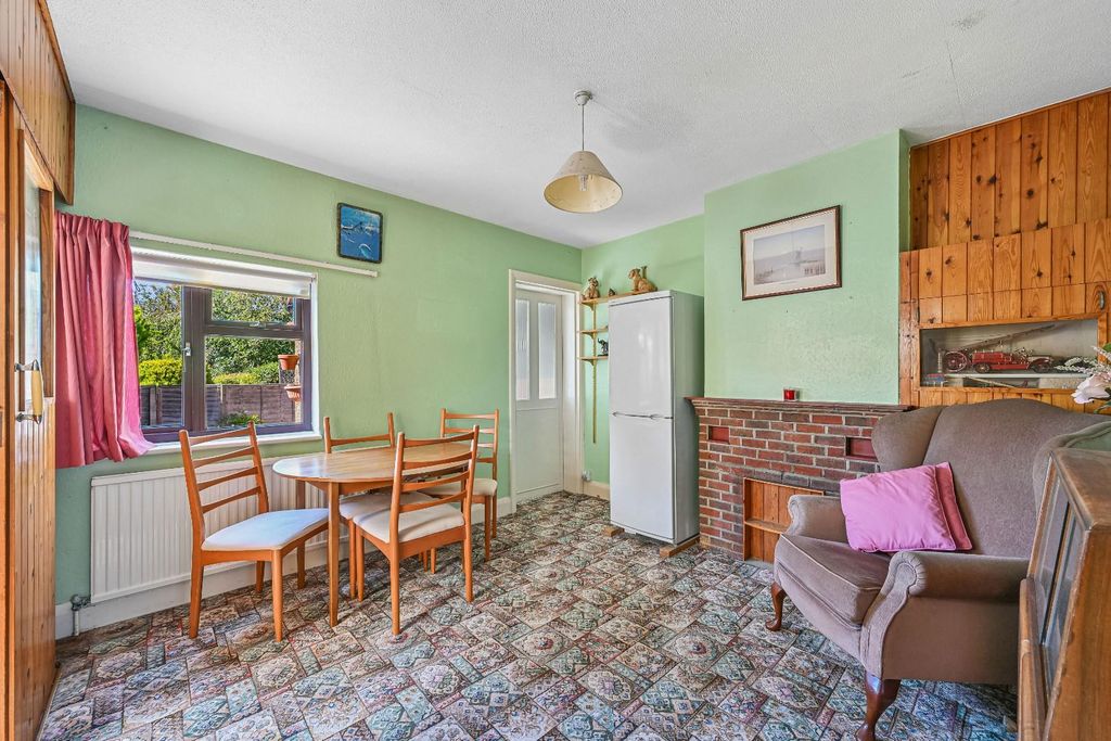 Property photo 3 of 15 Middle Lane
