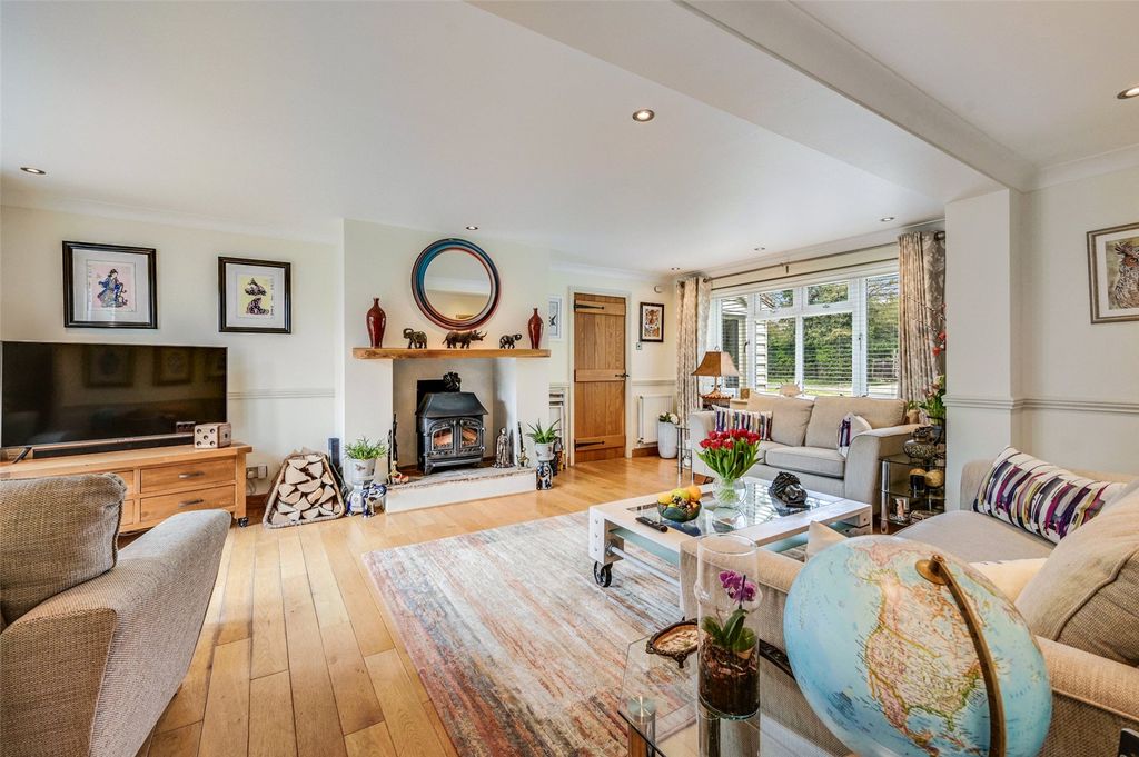 Property photo 3 of 23 Sitting Room