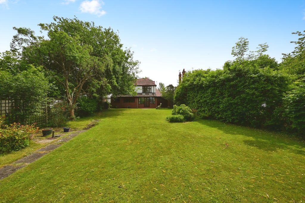 Property photo 2 of 23