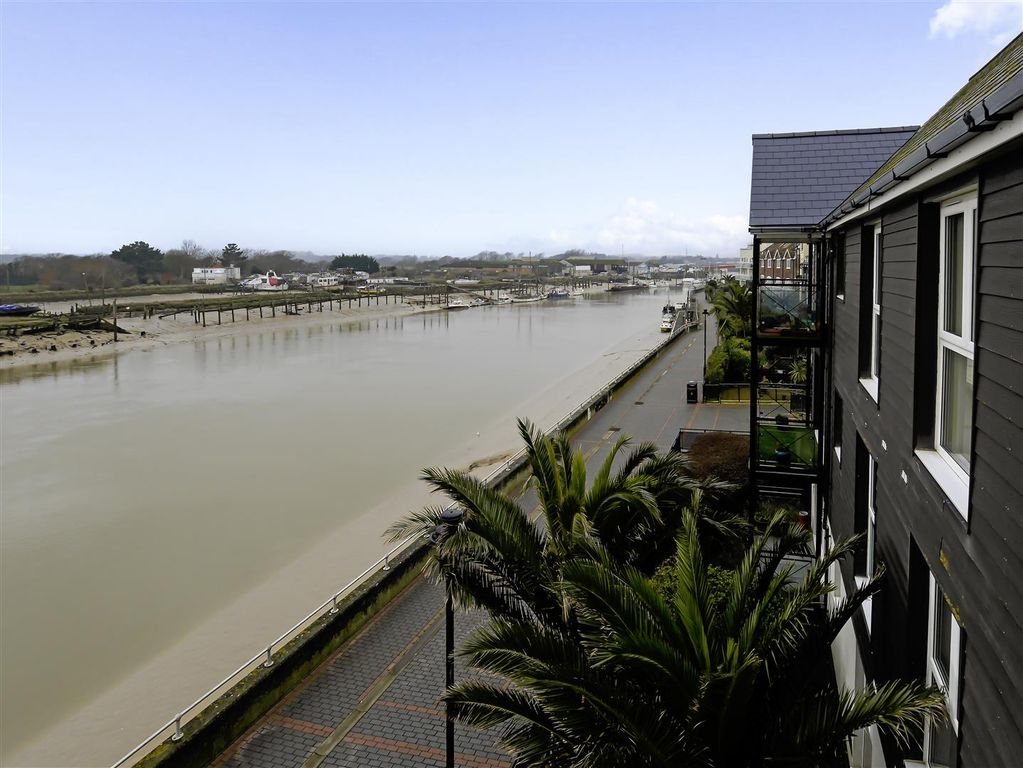 Additional image 12 of 2 bed flat for saleWight Court, Surrey Street, Littlehampton BN17