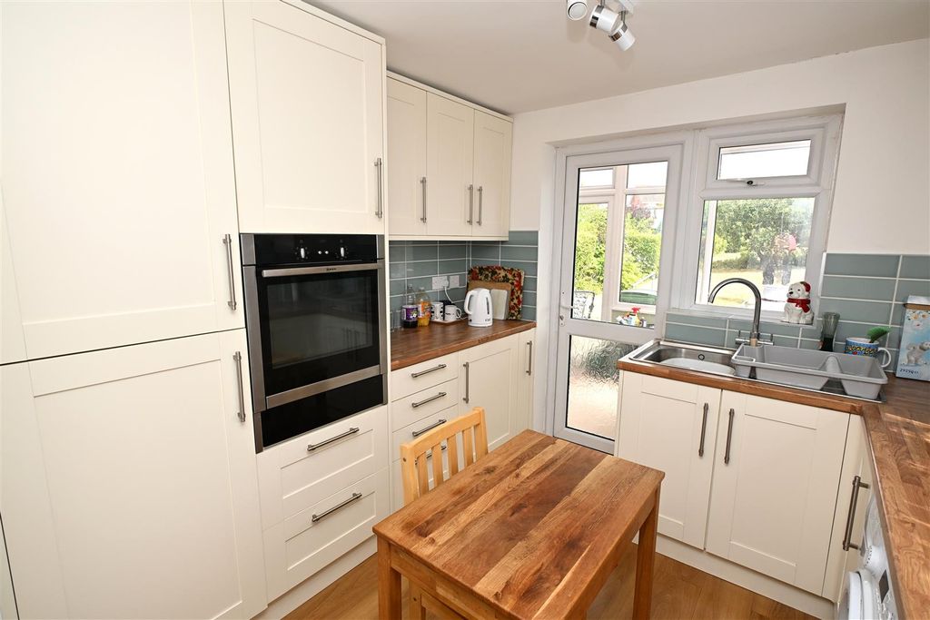 Property photo 3 of 16 Kitchen
