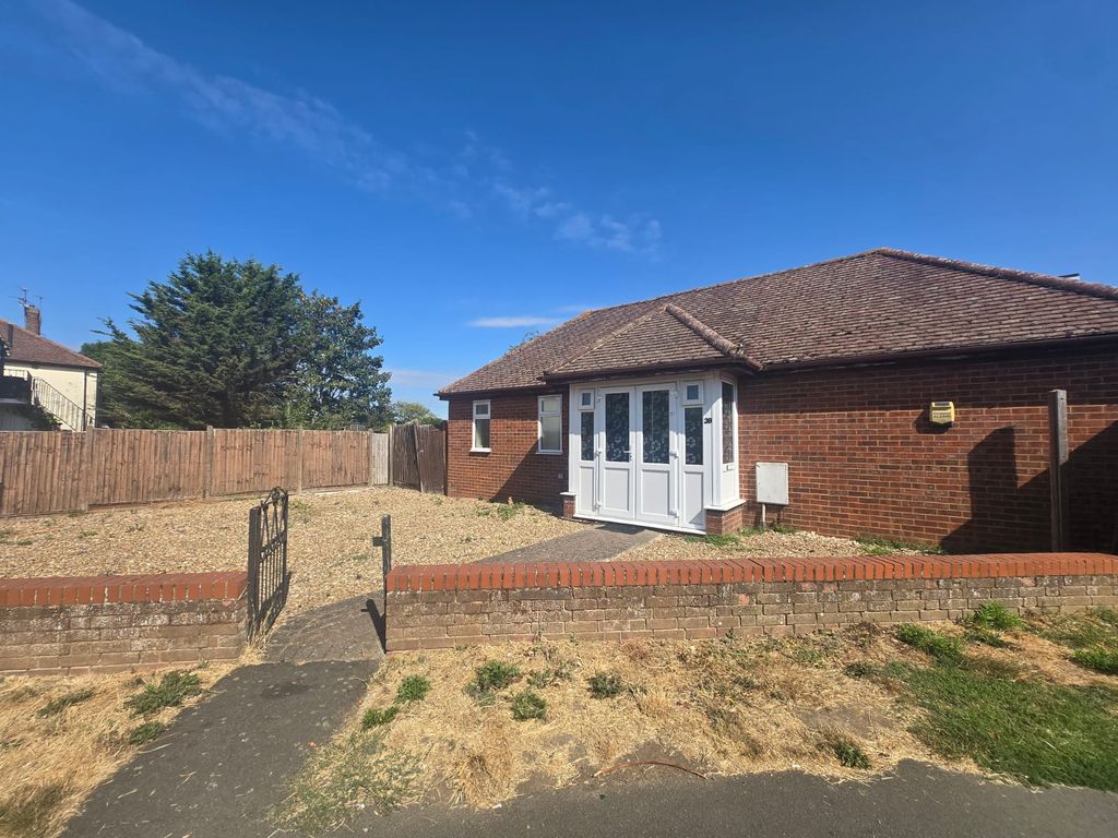 Property photo 1 of 22 3 Bed Bungalow To Rent Gilpin Way, Harlington Ub3