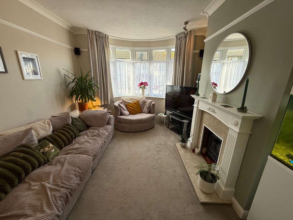 Property photo 3 of 19 4300655