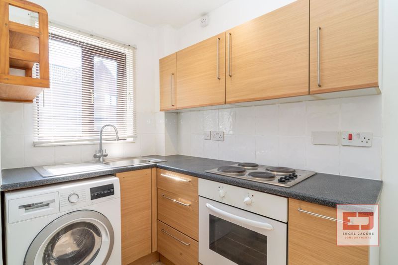 Property photo 3 of 8 Kitchen