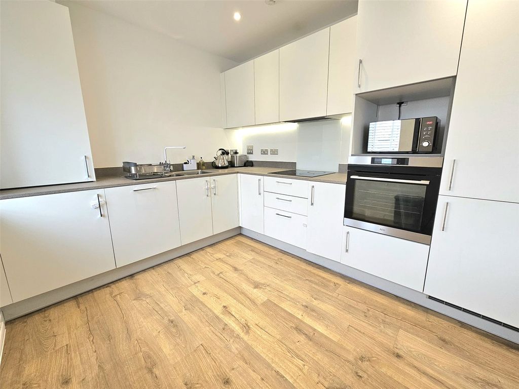 Property photo 2 of 12 Picture No. 11