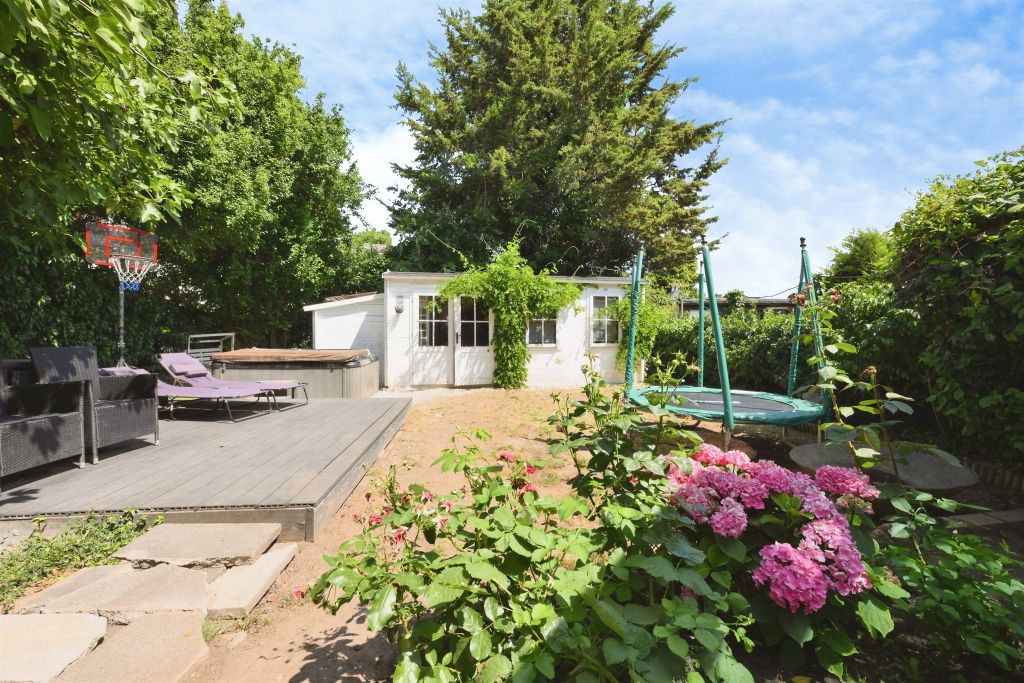 Property photo 3 of 20