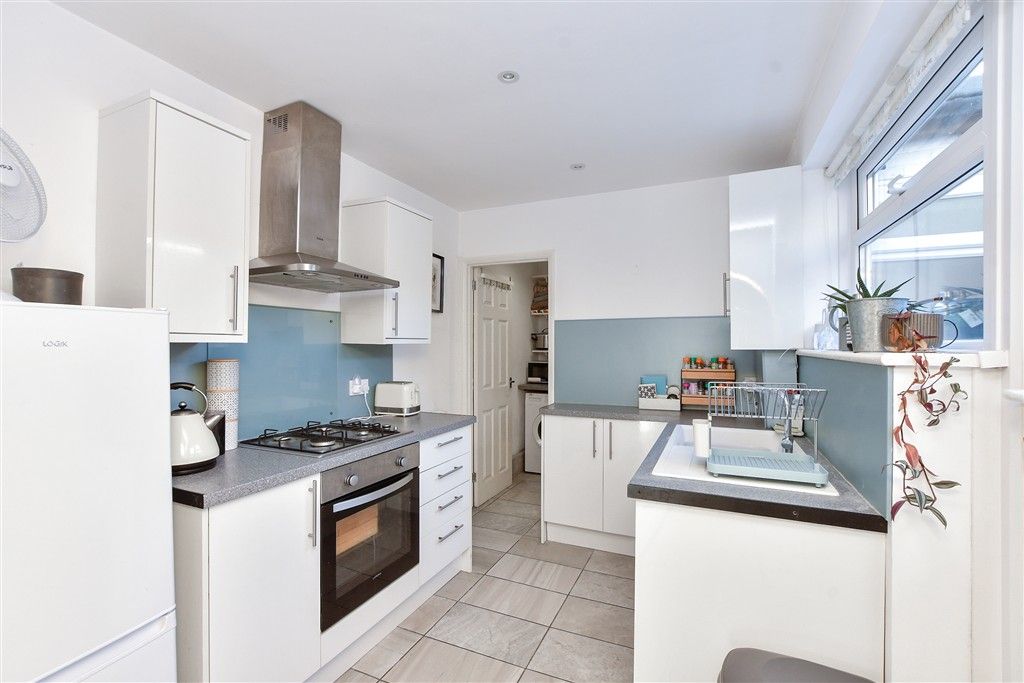 Property photo 3 of 10 Kitchen