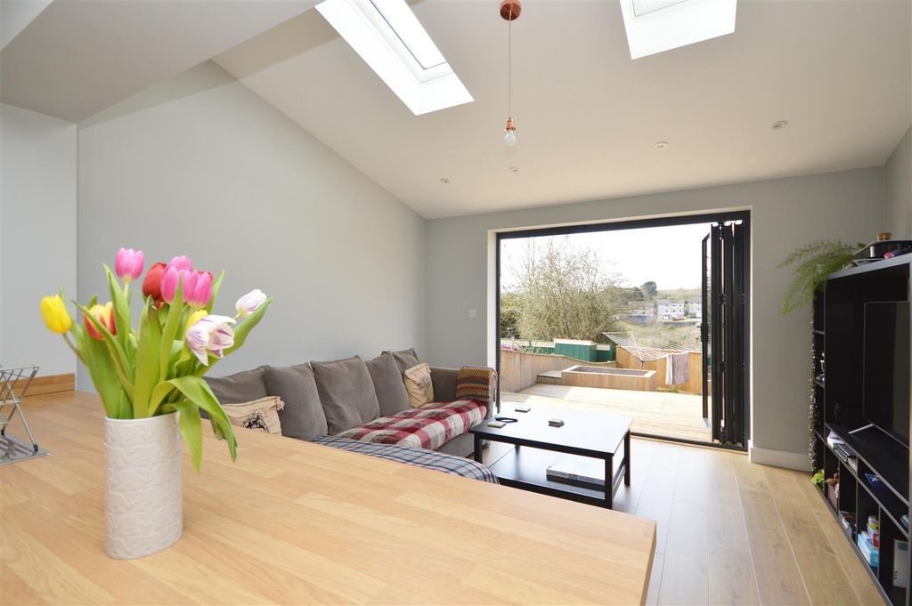 Property photo 3 of 18 Dining / Family Area