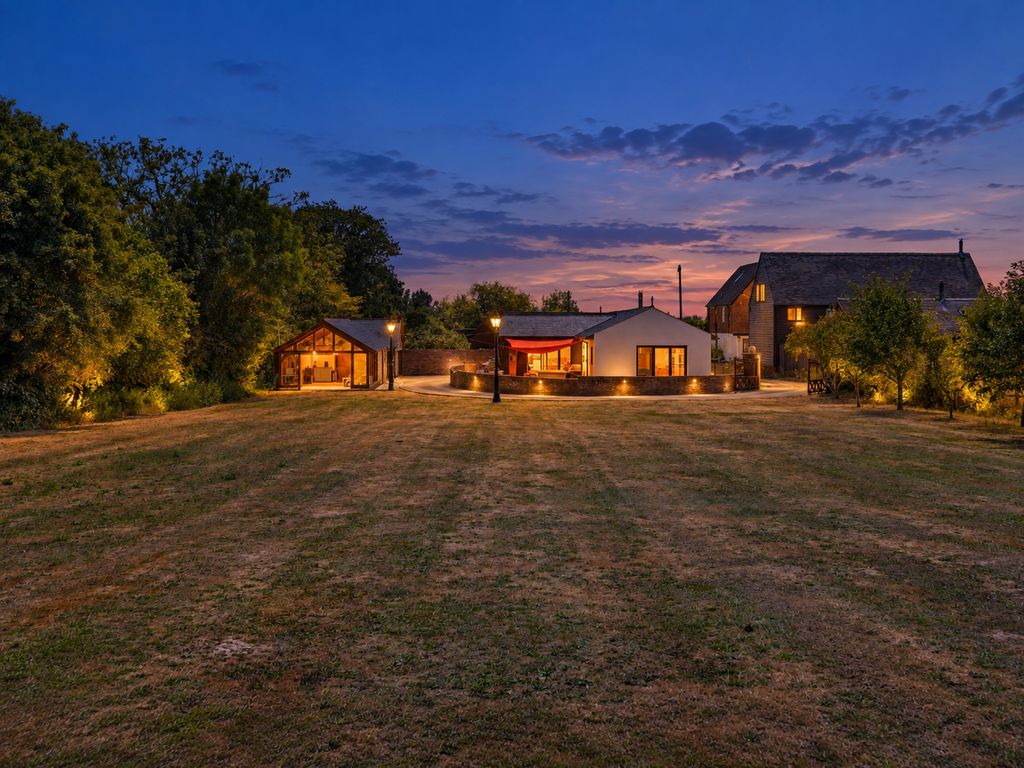 Property photo 1 of 42 5 (2).Jpg