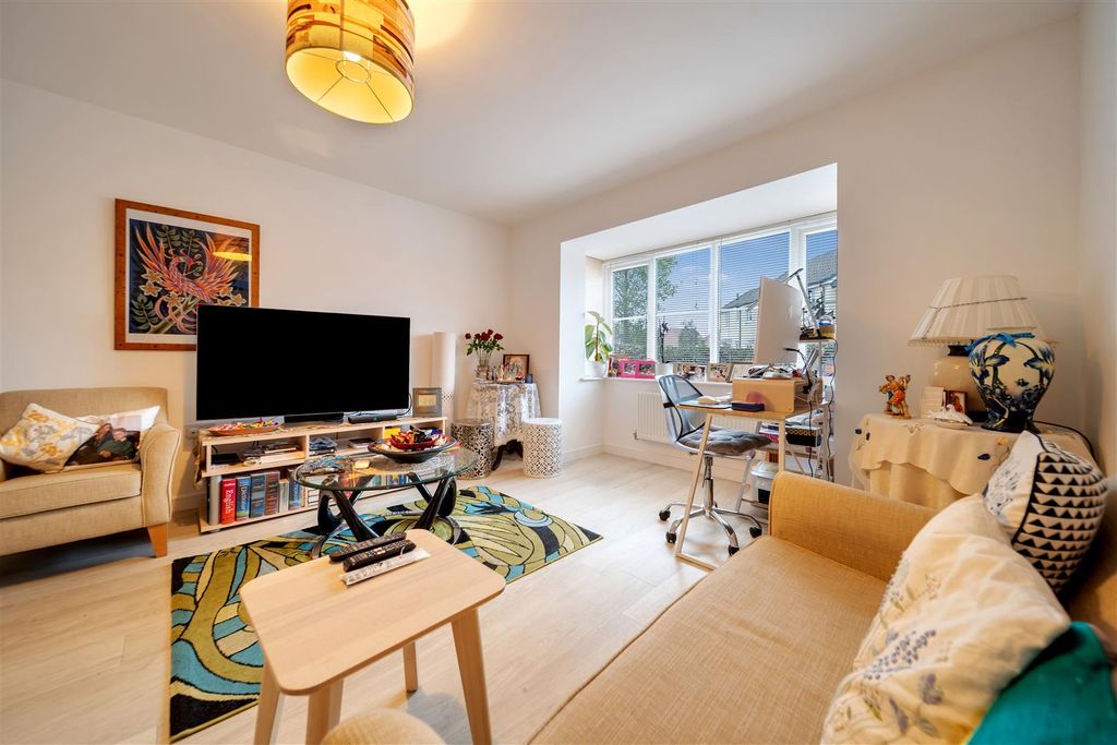 Property photo 2 of 14 Gt Blakenham-24.Jpg