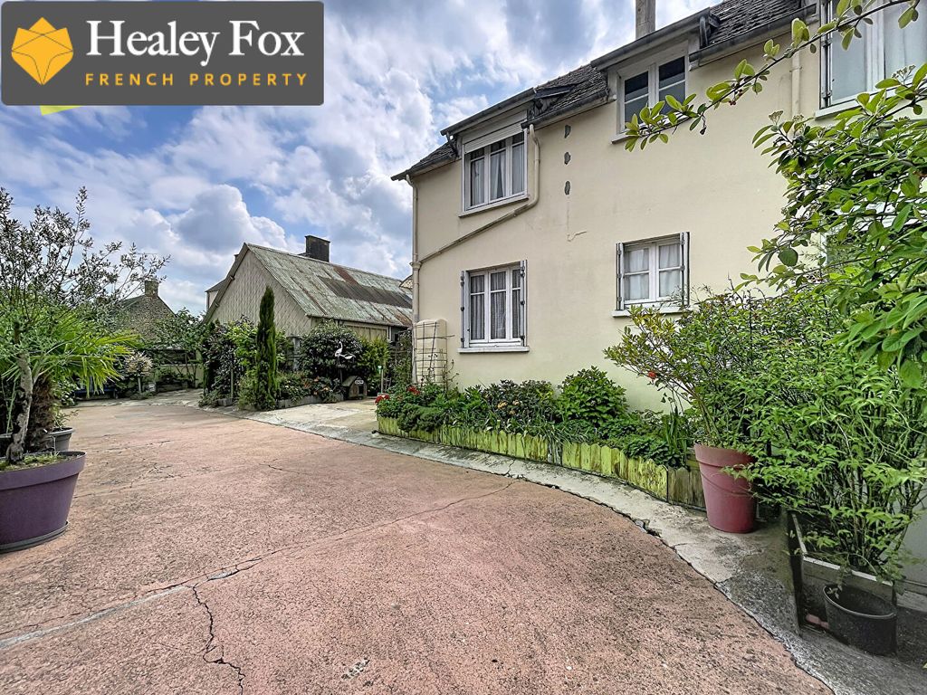 Property photo 1 of 17 Main Exterior View