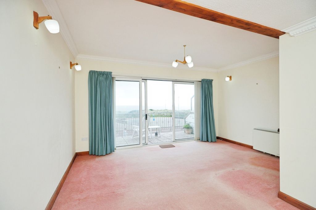 Property photo 3 of 32 Pbox-Img.Jpg
