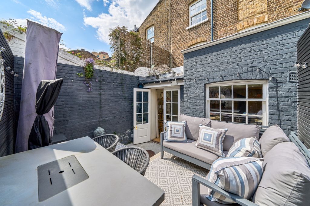 Property photo 3 of 11