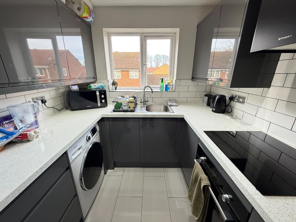 Property photo 2 of 7 4911304